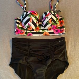 Torrid 2 Piece NEW Swim Set size 1♥️
